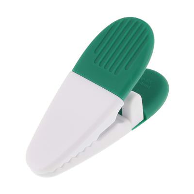 Plastic white with green grip allicator magnet chip clip blank.